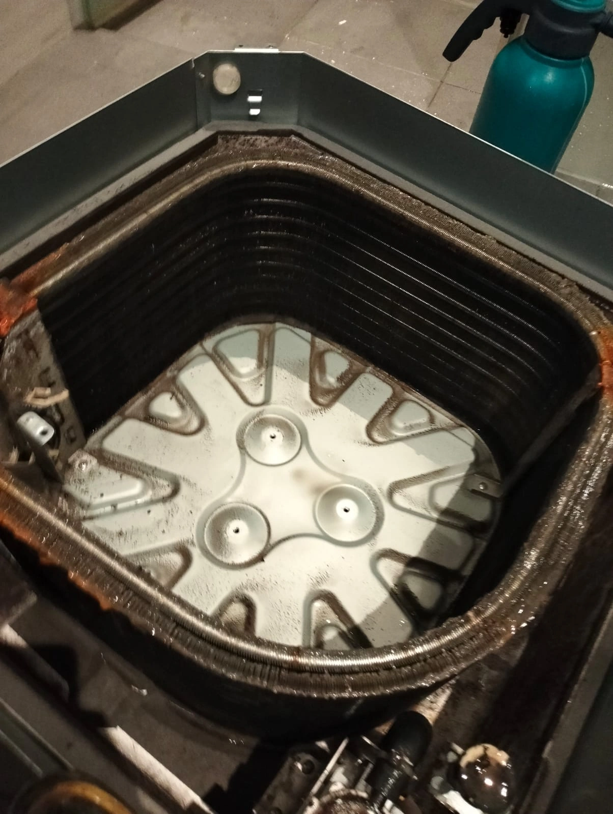 Cassette Evaporator Bay | LK Brothers Aircon Chemical Overhaul